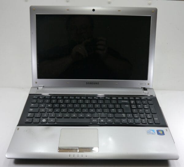 Samsung NP-S3511-A01DX 15.6 Inch Laptop Silver - Image 2